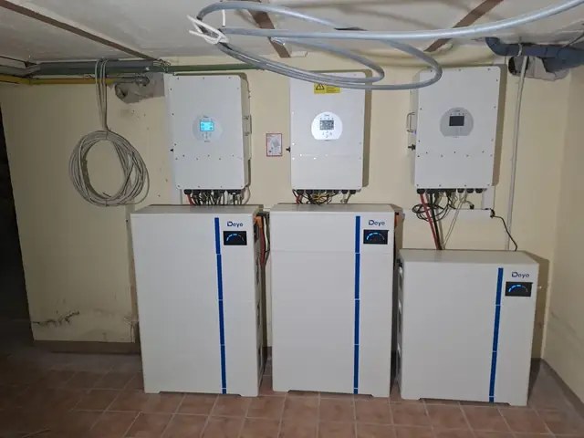 Großes Speicher- und Wechselrichtersystem.