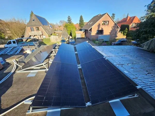 PV-Anlage mit Ost-West-Aufständerung.
