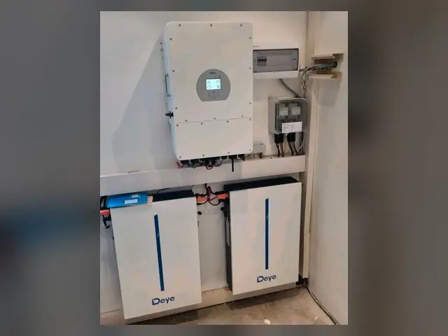 Anlagentechnik für eine Hybrid-Solaranlage.