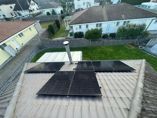 Flachdachanlage mit moderner Unterkonstruktion.
