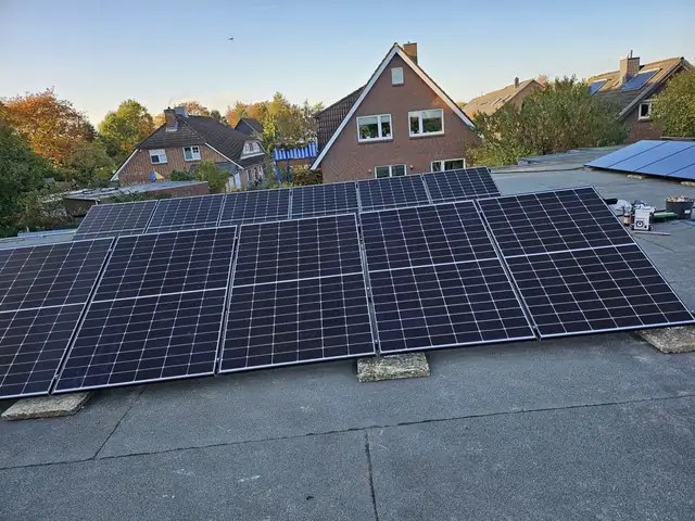 PV-Anlage mit Ost-West-Aufständerung.