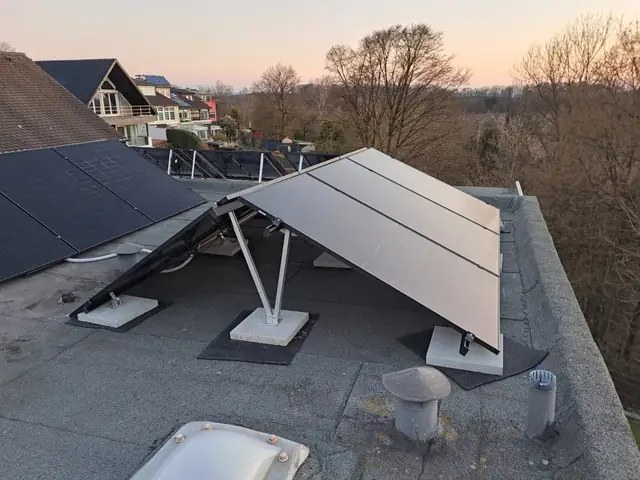 Photovoltaik auf Garage und Flachdach.