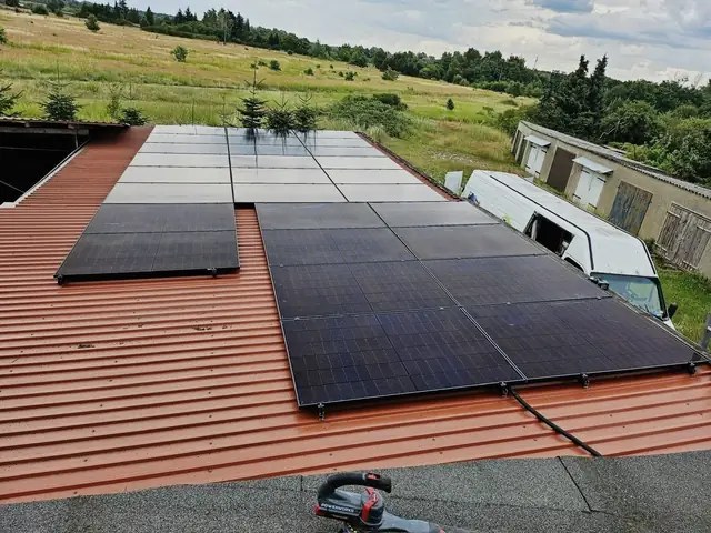 Fertig montierte PV-Anlage.